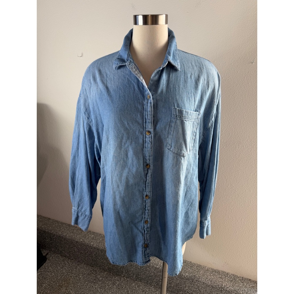Old Navy Womens Large Boyfriend Shirt Light Wash Denim Button Down Top